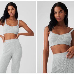 ALO YOGA - CASHMERE PLUSH WAFFLE V-NECK BRA in Athletic Heather Grey